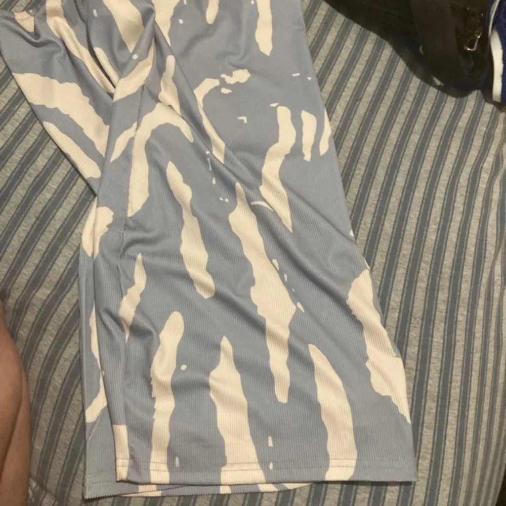 Romper - Picture 2 of 3